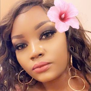 Meet your Posher, Lafouna